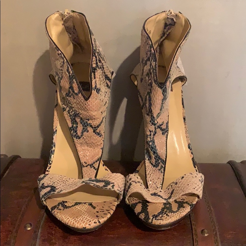 Sexy Alligator-Skin Platform Heels